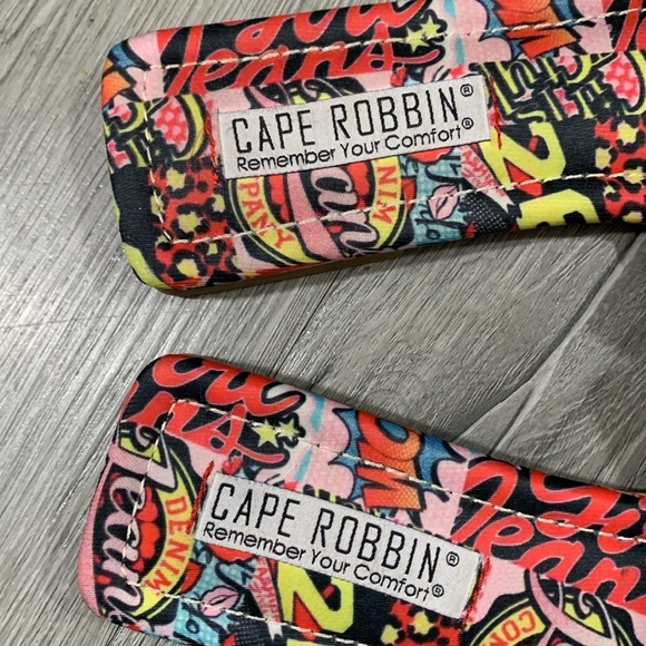 Cape Robbin Comic Strip Print Big Bow Flats size 7 - Picture 3 of 9